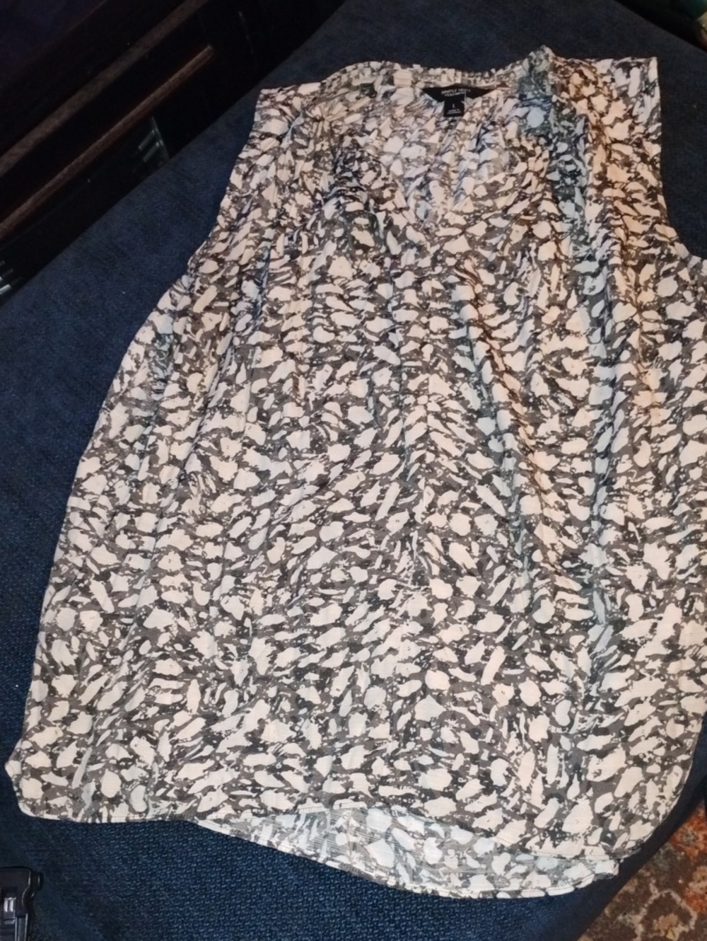 Simply Vera Vera Wang Black and White Abstract Print Sleeveless V-Neck Top